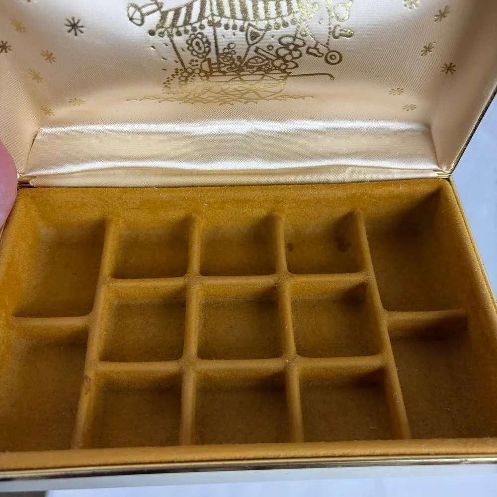 Vintage Mid Century Jewelry Box Cream Gold Carriage Satin Lining 15 Compartments
